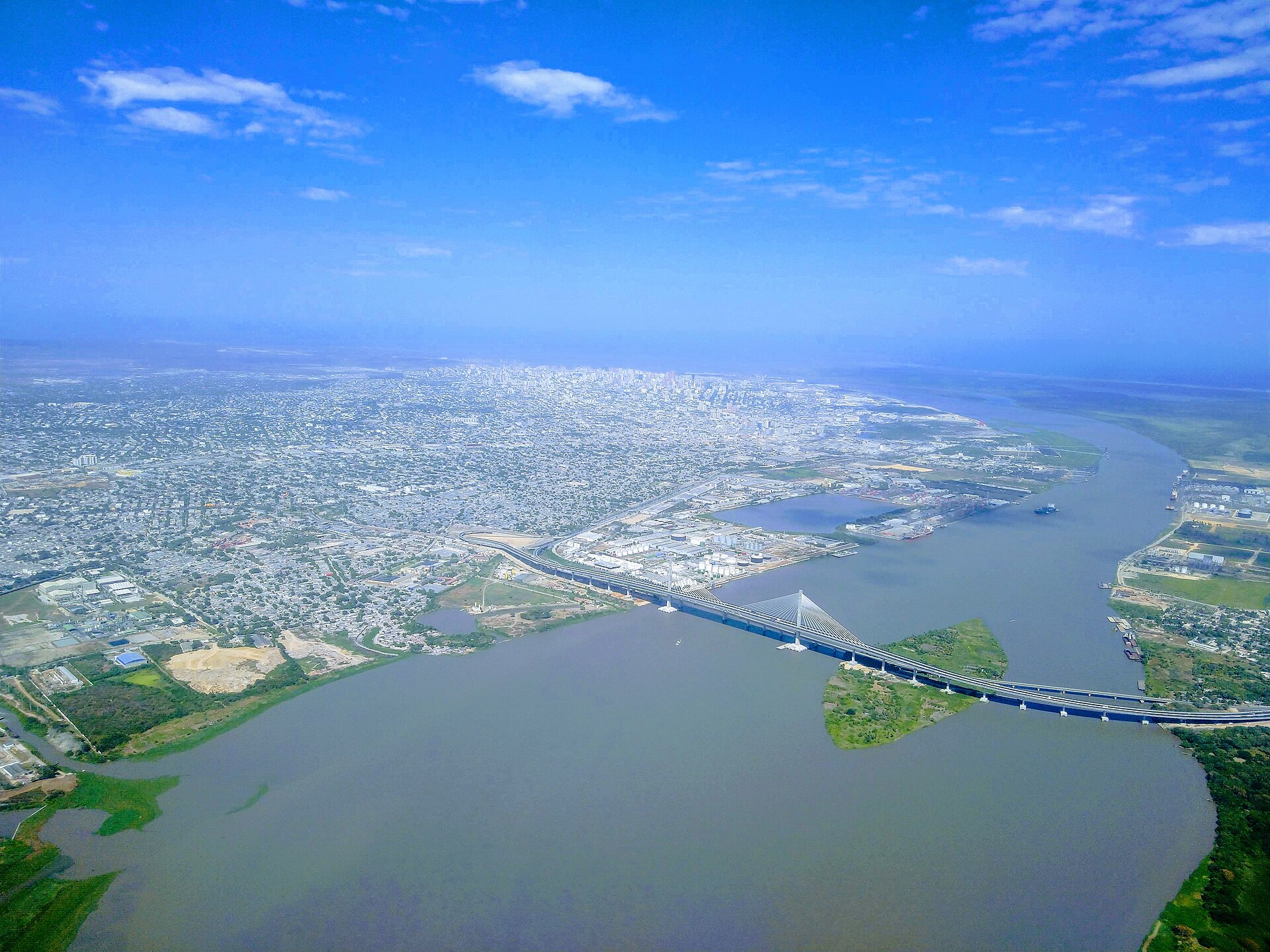 Puente Pumarejo en Barranquilla, ciudad sede de la firma Hernández & Abogados